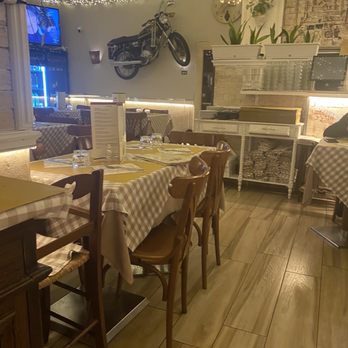 Raviolo D'oro - Inside - Italian Near Me - Rome, RM Raviolo D'oro - Inside - Italian Near Me - Rome, RM
