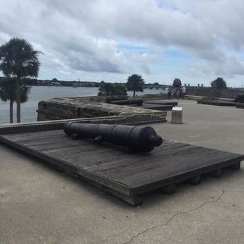 Castillo de San Marcos - Real cannons used back in the 1800s. - Landmarks & Historical Buildings Near Me - Saint Augustine, Florida Castillo de San Marcos - Real cannons used back in the 1800s. - Landmarks & Historical Buildings Near Me - Saint Augustine, Florida
