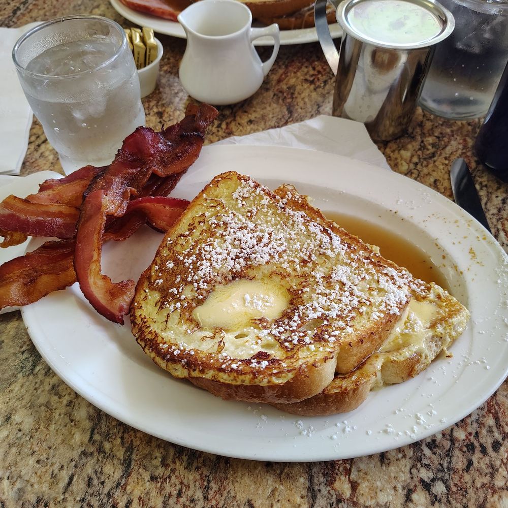 Rounds Restaurant - Breakfast & Brunch Near Me - Traverse City, Michigan Rounds Restaurant - Breakfast & Brunch Near Me - Traverse City, Michigan