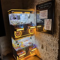 Yama Izakaya & Sushi - Little claw machine by the door