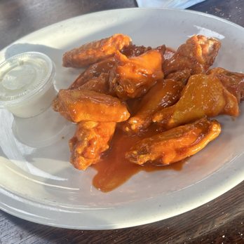 Anthony Francos Pizza - Springfield - Buffalo wings (hot) - Seafood Near Me - Springfield, New Jersey