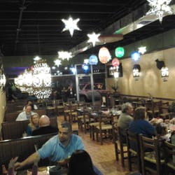 Dos Amigos - Early evening....crowd showing up....