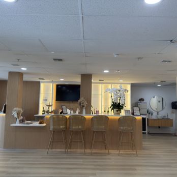 CLEO Nail Bar - Nail Salons Near Me - Pasadena, California