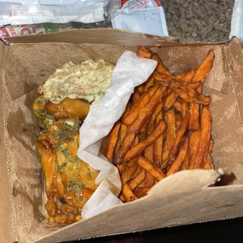 Brooklyn Wing House - Wings Sweet Potato Fries  1 garlic lemon pepper sauce  1 sweet chili rum sauce - Chicken Wings Near Me - Brooklyn, New York