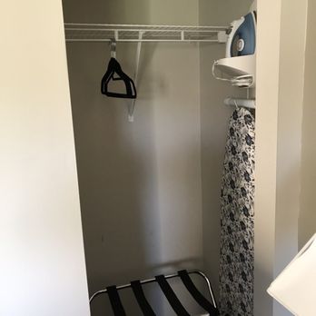 Midland Inn & Suites - Room closet - Hotels Near Me - Midland, Ontario Midland Inn & Suites - Room closet - Hotels Near Me - Midland, Ontario