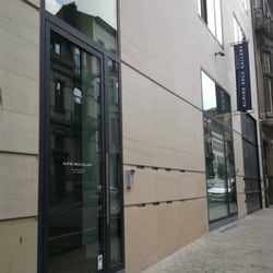 Almine Rech Gallery - Voici ce que l'on voit lorsque l'on passe devant la galerie. Imposant... et discret : il faut savoir qu'elle se situe ici!
