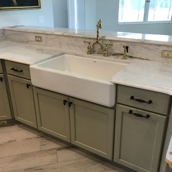 Nixon Granite Installation Services - Farm sinks have become very popular but cabinetry has to be special ordered or customized for a good fit. - Countertop Installation Near Me - Ocala, Florida