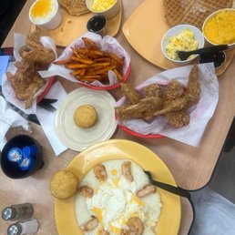 The food was amazing and full of flavor! The hostess was so nice and accommodating. I'd definitely recommend this place!