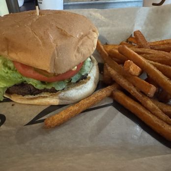 Mallett Brothers Barbeque - Regular cheeseburger with sweet potato fries - Barbeque Near Me - Madisonville, Texas Mallett Brothers Barbeque - Regular cheeseburger with sweet potato fries - Barbeque Near Me - Madisonville, Texas