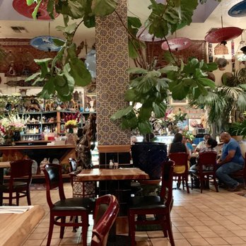 Tower Cafe - 07.22.19 eclectic decor dining room - Breakfast & Brunch Near Me - Sacramento, California