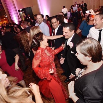 Packed Dance Floor From Our Wedding Thank You David Olivaries For