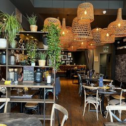 Vesta Bar & Kitchen - Decor
