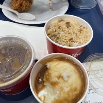 Jollibee - Mashed and gravy - Fast Food Near Me - Tacoma, Washington