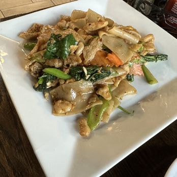 Charming Elephant - Laotian Near Me - Baltimore, Maryland