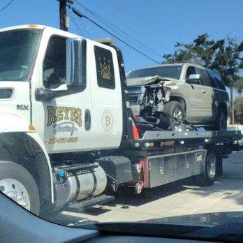 Reyes Towing - Mr Reyes Towing transporting my SUV to the Auto Body Shop. - Towing Near Me - Bellflower, California Reyes Towing - Mr Reyes Towing transporting my SUV to the Auto Body Shop. - Towing Near Me - Bellflower, California
