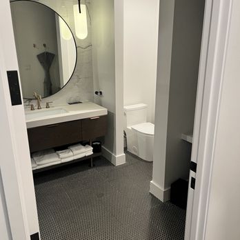 Thompson Houston - View into bathroom. - Hotels Near Me - Houston, Texas