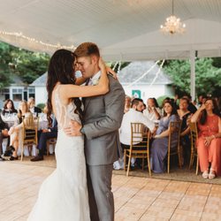 The Apple Blossom Inn - A magical dance for a brand new husband and wife.