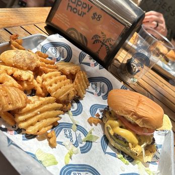 Papa Surf Burger Bar - Cheeseburger - Burgers Near Me - Santa Rosa Beach, Florida Papa Surf Burger Bar - Cheeseburger - Burgers Near Me - Santa Rosa Beach, Florida
