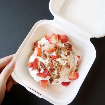 Cinnaholic - Strawberries & Cream Cinnamon Roll - Bakeries Near Me - Toronto, Ontario