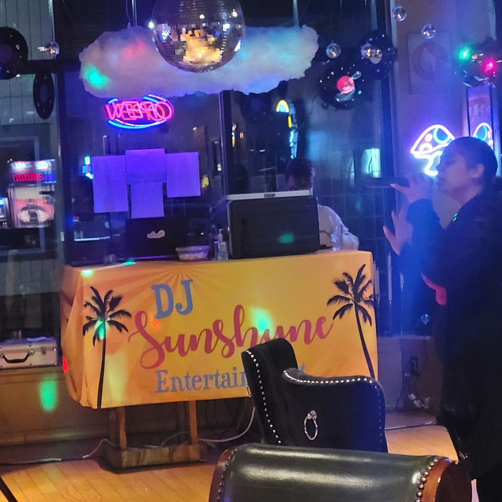 My friend Mari singing Mariah Carey! My friend Mari singing Mariah Carey!