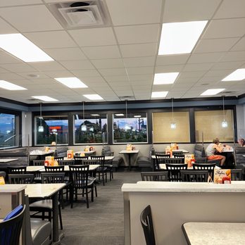 Skyline Chili - a restaurant with tables and chairs - Fast Food Near Me - Dayton, Ohio Skyline Chili - a restaurant with tables and chairs - Fast Food Near Me - Dayton, Ohio