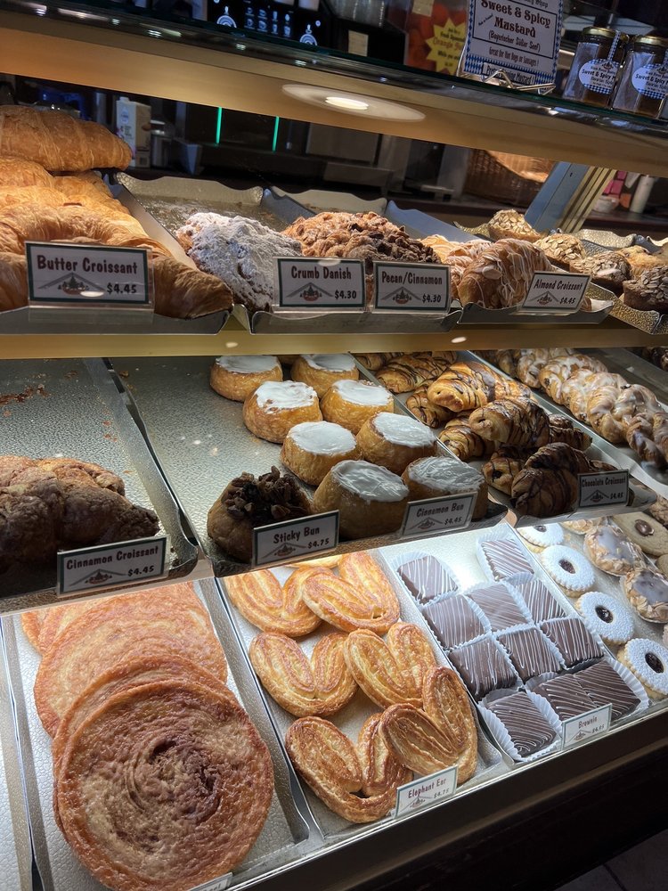 BLACK FOREST PASTRY SHOP 33 Photos & 46 Reviews 52 Lewis St