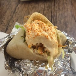 Santiago Shawarma - Shawarma de pollo con salsa de merkén