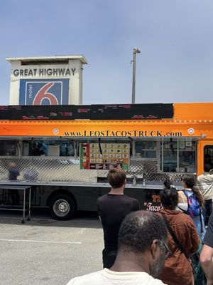 Leo’s Tacos Truck by null