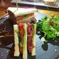 Mostò - Club sandwich con lingua