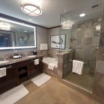 Four Seasons Resort - Hotels Near Me - Squamish, British Columbia