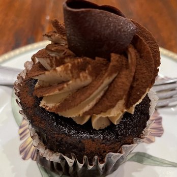 Jennivee’s Bakery - Dark Tiramisu Cupcake - Desserts Near Me - Chicago, Illinois Jennivee’s Bakery - Dark Tiramisu Cupcake - Desserts Near Me - Chicago, Illinois