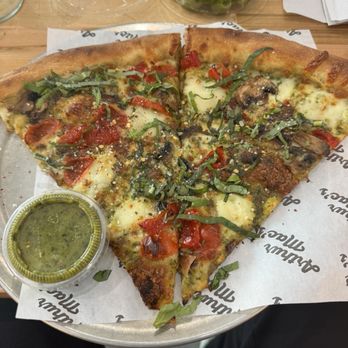 Arthur Mac's Little Snack - Veggie Supreme 14" - Pizza Near Me - Emeryville, California