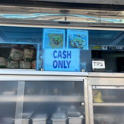 Tres Hermanos Taco Truck - Cash only