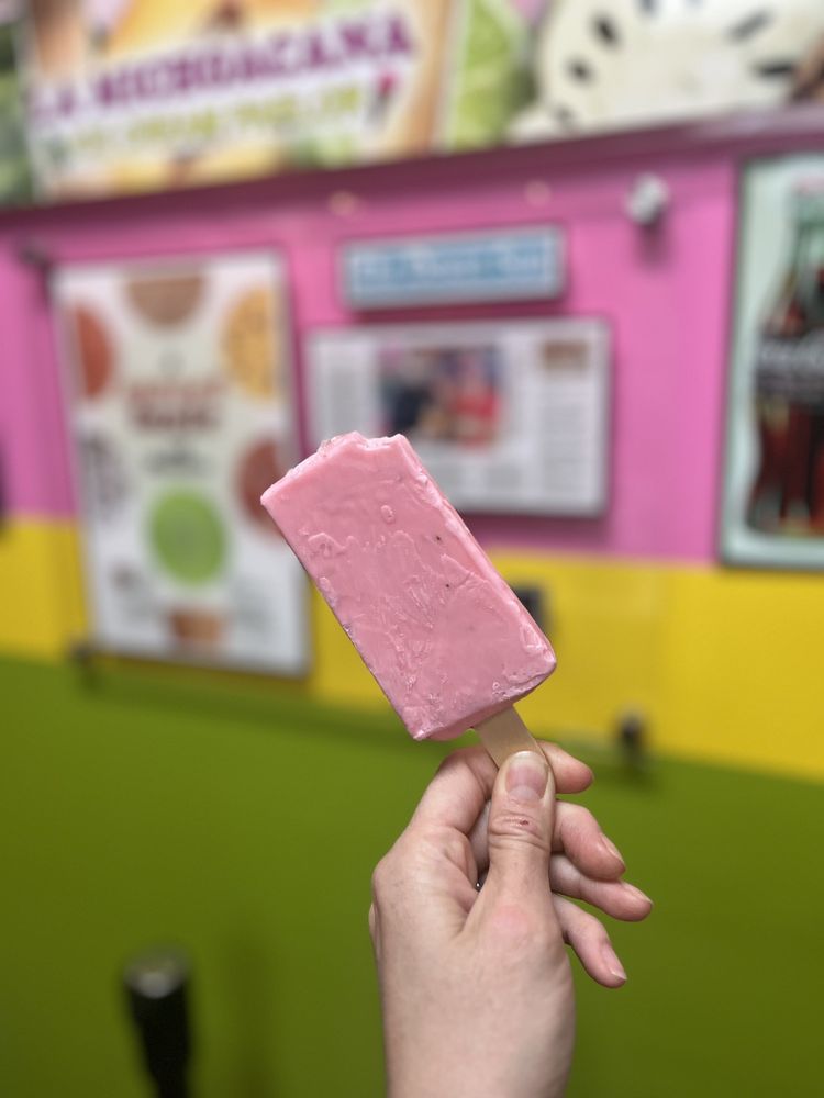 La Michoacana Ice Cream Parlor Logo