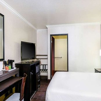 Travelodge by Wyndham - Guest room - Hotels Near Me - Commerce, California Travelodge by Wyndham - Guest room - Hotels Near Me - Commerce, California