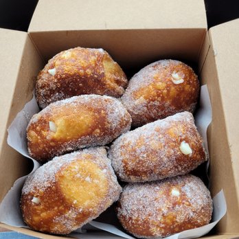 Leonard's Bakery - Custard malisadas - Bakeries Near Me - Honolulu, Hawaii Leonard's Bakery - Custard malisadas - Bakeries Near Me - Honolulu, Hawaii