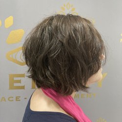 Friendzy Salon & Spa - Woman haircut 