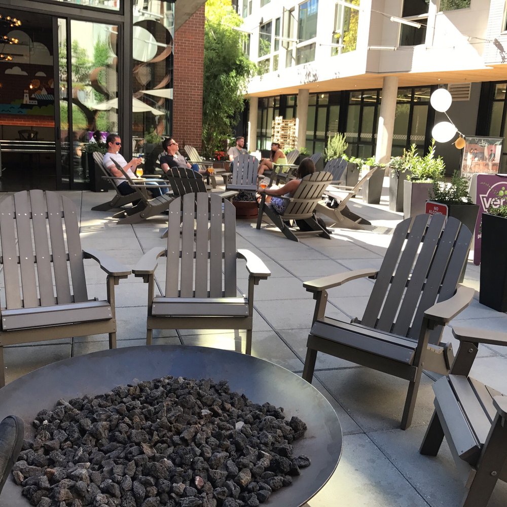 Redhook Brewlab - Lots of outdoor seating!! - Breweries Near Me - Seattle, Washington Redhook Brewlab - Lots of outdoor seating!! - Breweries Near Me - Seattle, Washington