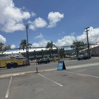 Battery Bill's - Open entrance - Battery Stores Near Me - Honolulu, Hawaii