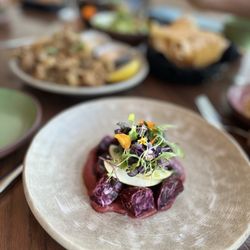 Beet salad (mole Rosa apple and microgreens)