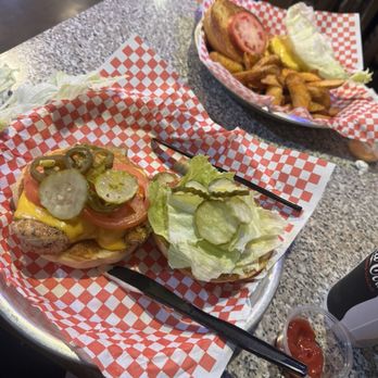 Fuddruckers - Chicken sandwich - Burgers Near Me - Concord, California