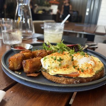 Earls Kitchen + Bar - Eggs Benedict - New American Near Me - Fort Lauderdale, Florida