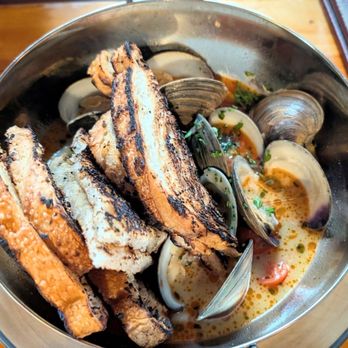 Old Mission Tavern - Little neck clams - New American Near Me - Traverse City, Michigan Old Mission Tavern - Little neck clams - New American Near Me - Traverse City, Michigan