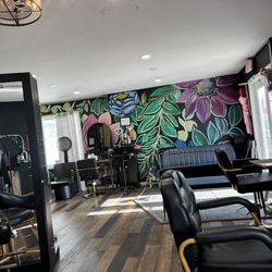 Avon Beauty Salon - Plenty of seats in waiting room