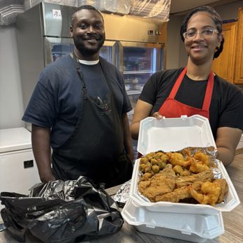 Elam Brothers 2 - Kyle and Lauren showing us Pimp's meal - Barbeque Near Me - Pontiac, Michigan