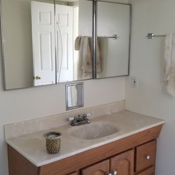 Diaz Handyman Service - Bathroom before - Handyman Near Me - El Cerrito, California Diaz Handyman Service - Bathroom before - Handyman Near Me - El Cerrito, California