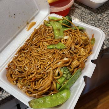 China Sky Chinese Restaurant - Vegetable Lo Mein (large) - Chinese Near Me - Bridgeport, Connecticut China Sky Chinese Restaurant - Vegetable Lo Mein (large) - Chinese Near Me - Bridgeport, Connecticut