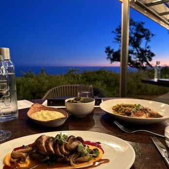 Alila Ventana Big Sur - Dinner at sunset at Sur House - Resorts Near Me - Big Sur, California Alila Ventana Big Sur - Dinner at sunset at Sur House - Resorts Near Me - Big Sur, California