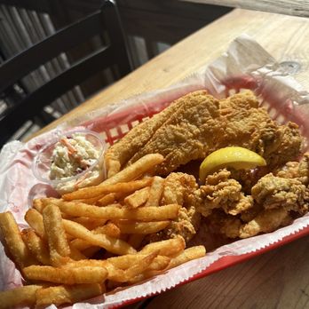 The Oar House - Perfectly fried! - American Near Me - Pensacola, Florida