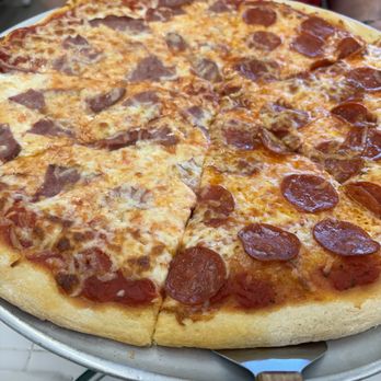 Two Sisters Pizzeria - Large 1/2 pep 1/2 ham - Pizza Near Me - Williamsburg, Virginia